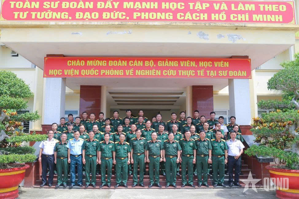 Đoàn công tác của Học viện Quốc phòng nghiên cứu thực tế tại Sư đoàn 31, Quân đoàn 34