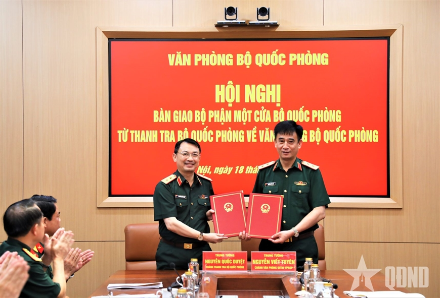 Bàn giao bộ phận Một cửa Bộ Quốc phòng về Văn phòng Bộ Quốc phòng