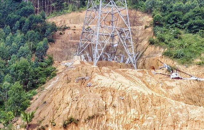 Phú Thọ: Sạt lở tại vị trí cột điện tuyến đường dây 500kV Lào Cai - Vĩnh Yên