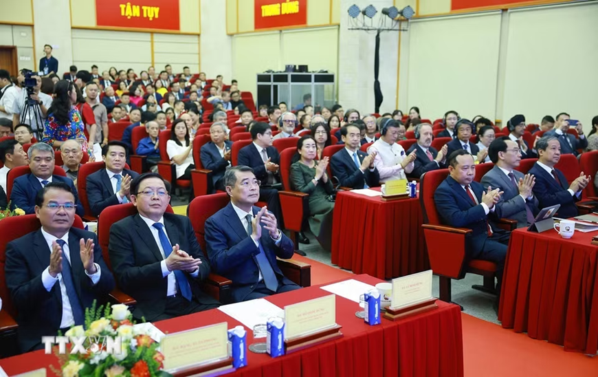 Từng bước l&agrave;m chủ c&aacute;c c&ocirc;ng nghệ chiến lược, n&acirc;ng cao năng lực tự chủ quốc gia