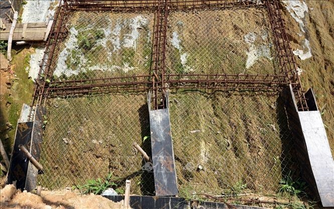 Phú Thọ: Sạt lở tại vị trí cột điện tuyến đường dây 500kV Lào Cai - Vĩnh Yên