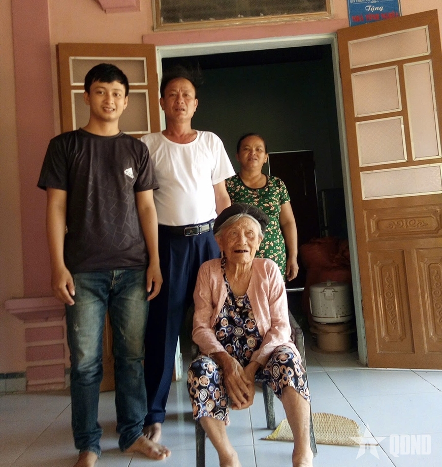 Mẹ chọn hy sinh về cho riêng mình