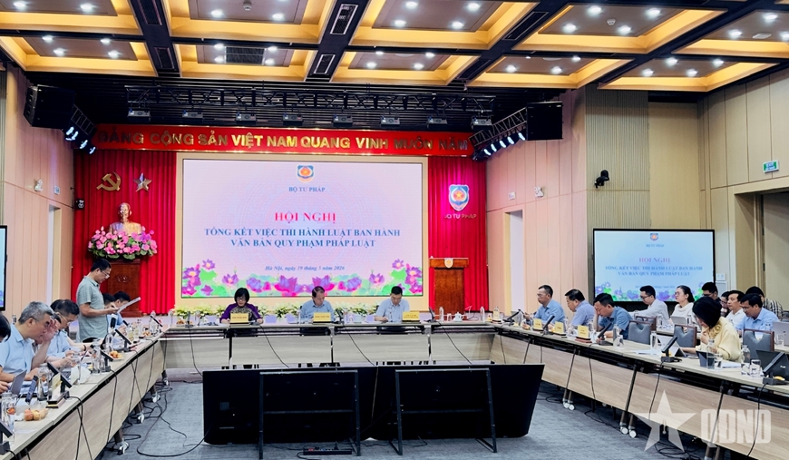Bộ trưởng Bộ Tư ph&aacute;p Ho&agrave;ng Thanh T&ugrave;ng: C&ocirc;ng t&aacute;c x&acirc;y dựng ph&aacute;p luật c&oacute; nhiều đổi mới t&iacute;ch cực, hiệu quả