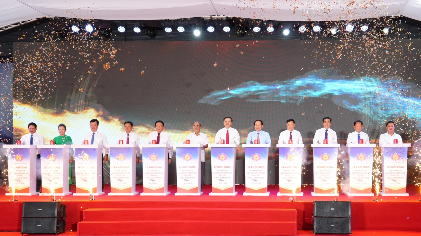 Khởi công dự án đường bộ cao tốc Vinh - Thanh Thủy