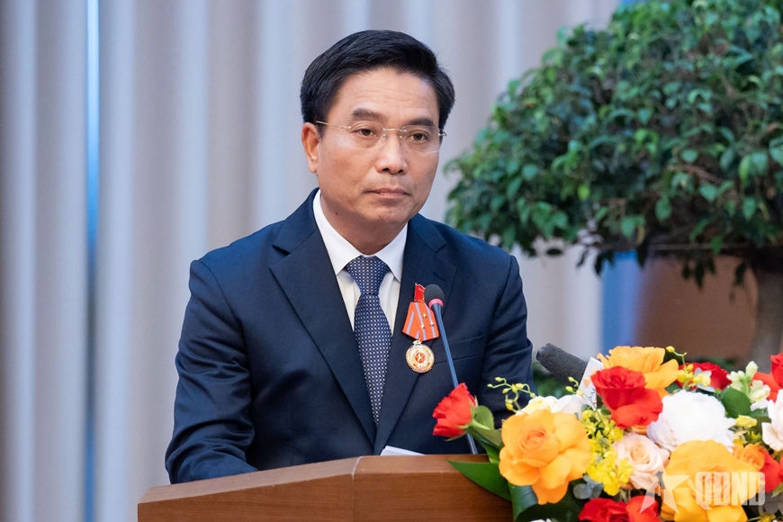 Chủ tịch Quốc hội trao Hu&acirc;n chương Lao động hạng Nhất tặng Ph&oacute; chủ tịch Quốc hội Nguyễn Do&atilde;n Anh