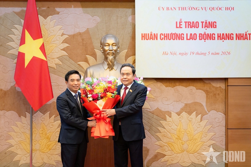 Chủ tịch Quốc hội trao Hu&acirc;n chương Lao động hạng Nhất tặng Ph&oacute; chủ tịch Quốc hội Nguyễn Do&atilde;n Anh