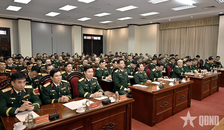 Đại tướng Phan Văn Giang trao Huy hiệu 70 năm tuổi Đảng tặng Đại tướng Phạm Văn Tr&agrave;