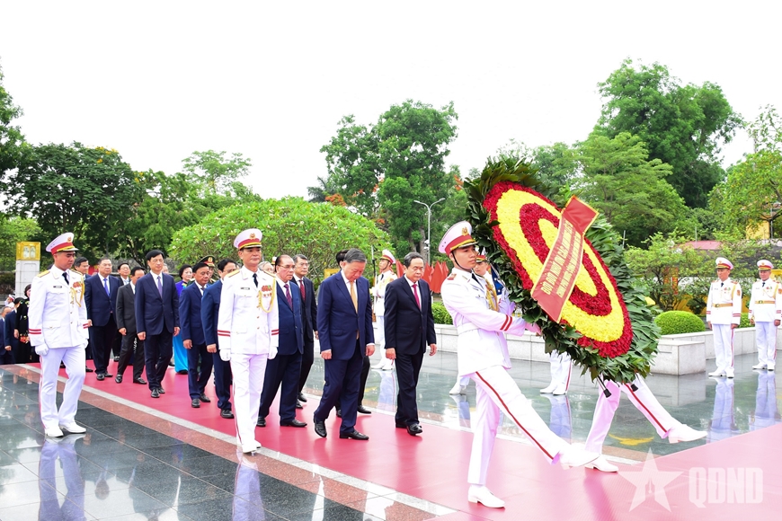 Lãnh đạo Đảng, Nhà nước vào Lăng viếng Chủ tịch Hồ Chí Minh và tưởng niệm các Anh hùng liệt sĩ