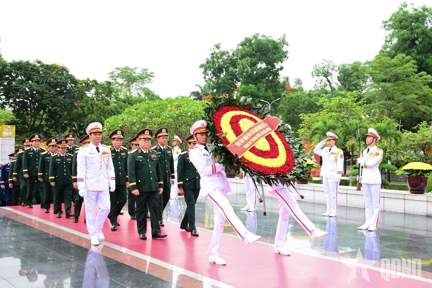 Lãnh đạo Đảng, Nhà nước vào Lăng viếng Chủ tịch Hồ Chí Minh và tưởng niệm các Anh hùng liệt sĩ