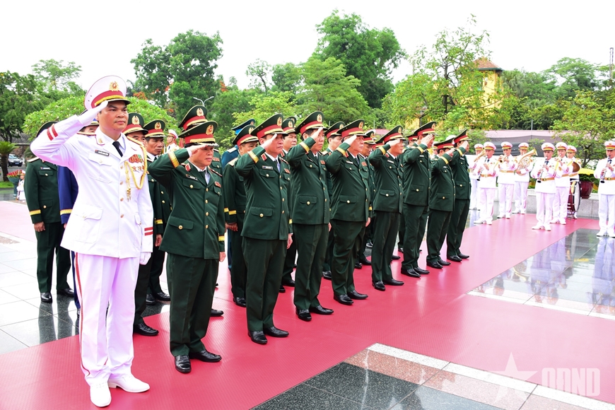 Lãnh đạo Đảng, Nhà nước vào Lăng viếng Chủ tịch Hồ Chí Minh và tưởng niệm các Anh hùng liệt sĩ
