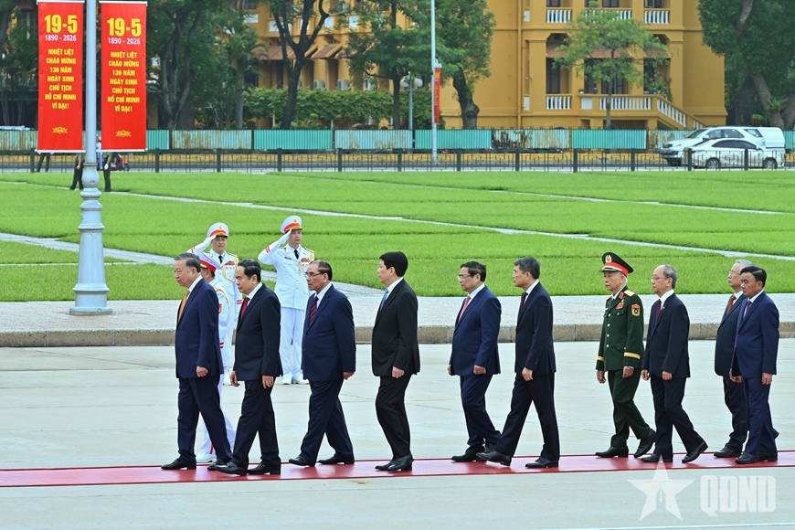 Lãnh đạo Đảng, Nhà nước vào Lăng viếng Chủ tịch Hồ Chí Minh và tưởng niệm các Anh hùng liệt sĩ