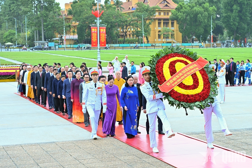 L&atilde;nh đạo Đảng, Nh&agrave; nước v&agrave;o Lăng viếng Chủ tịch Hồ Ch&iacute; Minh v&agrave; tưởng niệm c&aacute;c Anh h&ugrave;ng liệt sĩ