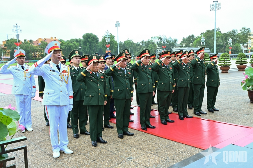 Lãnh đạo Đảng, Nhà nước vào Lăng viếng Chủ tịch Hồ Chí Minh và tưởng niệm các Anh hùng liệt sĩ