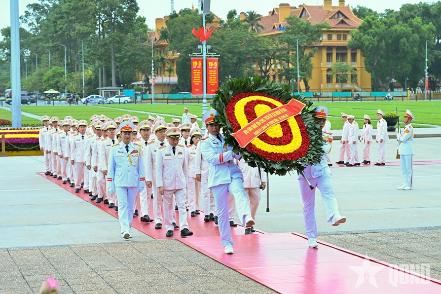 L&atilde;nh đạo Đảng, Nh&agrave; nước v&agrave;o Lăng viếng Chủ tịch Hồ Ch&iacute; Minh v&agrave; tưởng niệm c&aacute;c Anh h&ugrave;ng liệt sĩ