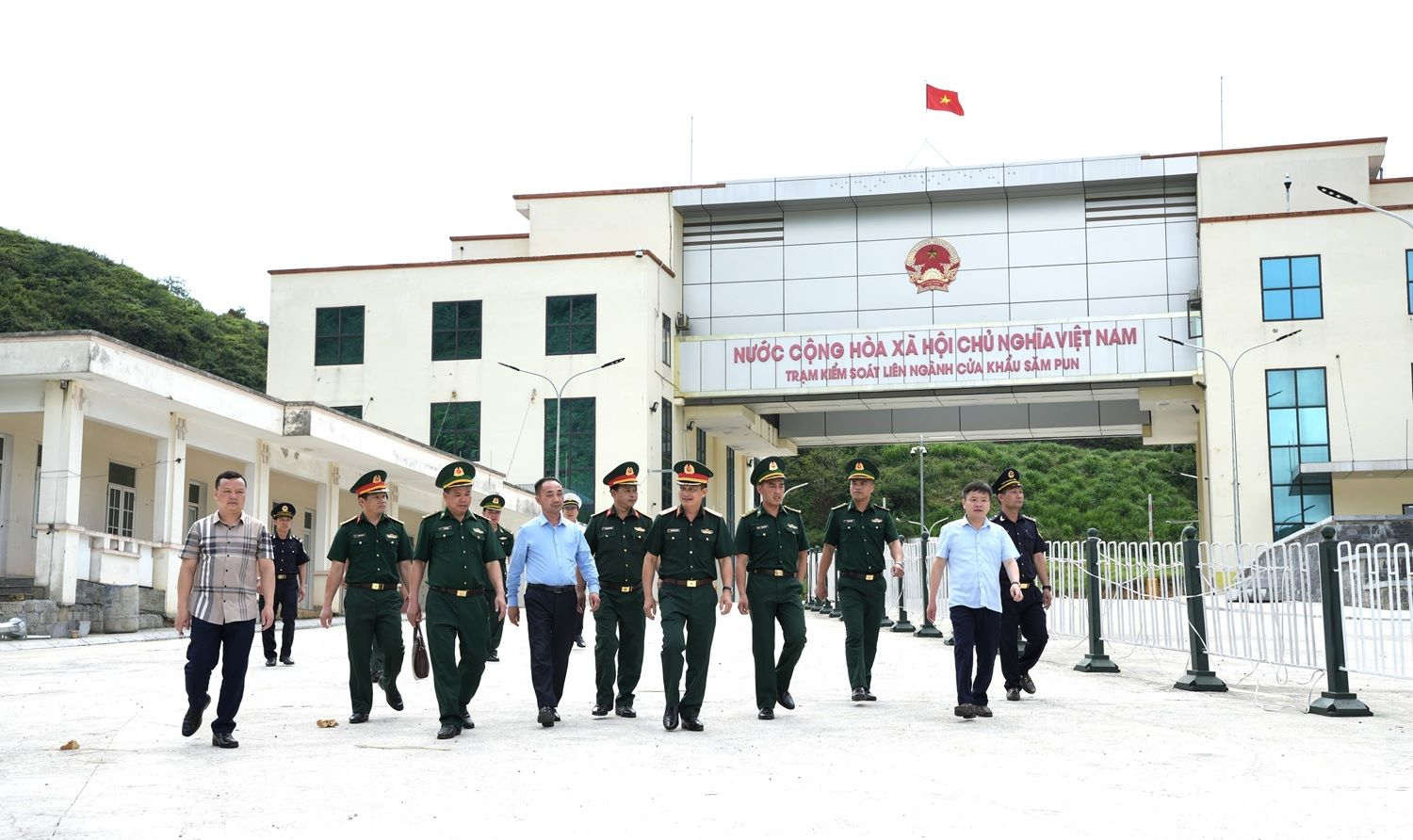 Bộ CHQS tỉnh Tuyên Quang nắm tình hình quốc phòng, an ninh tại xã biên giới Sơn Vĩ
