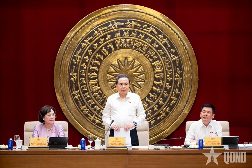 Chủ tịch Quốc hội Trần Thanh Mẫn làm việc với Thường trực Ủy ban Kinh tế và Tài chính