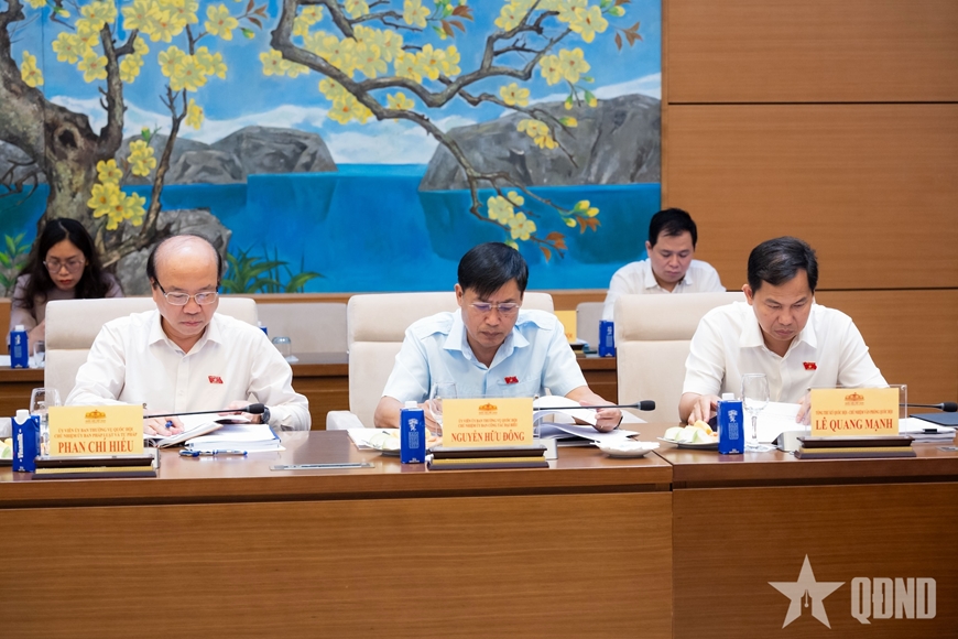 Chủ tịch Quốc hội Trần Thanh Mẫn làm việc với Thường trực Ủy ban Kinh tế và Tài chính
