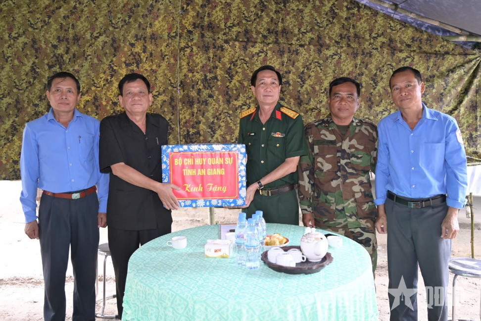 Bộ CHQS tỉnh An Giang: Thăm, kiểm tra Đội K93 thực hiện nhiệm vụ tại Campuchia

