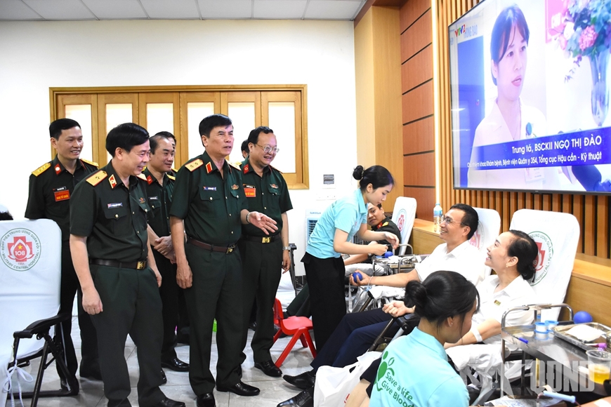 Bệnh viện Qu&acirc;n y 354: Sẻ chia giọt m&aacute;u hồng