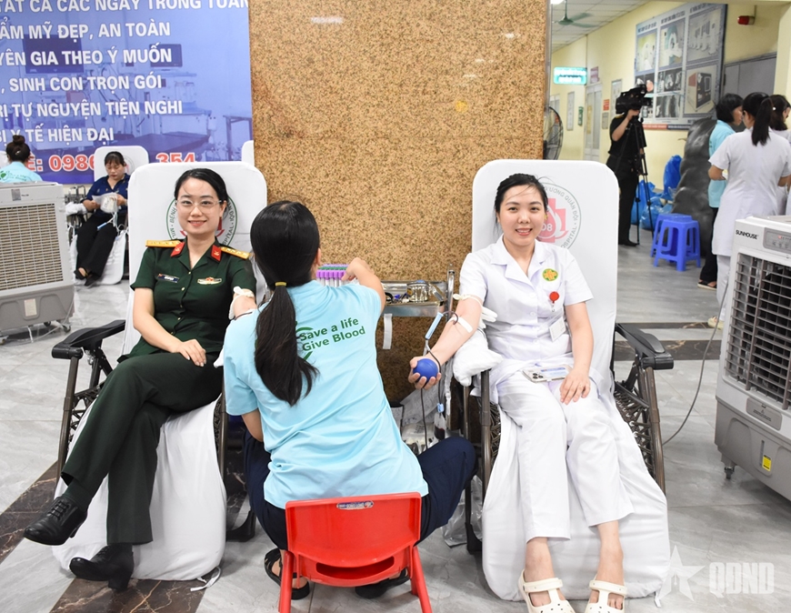 Bệnh viện Qu&acirc;n y 354: Sẻ chia giọt m&aacute;u hồng