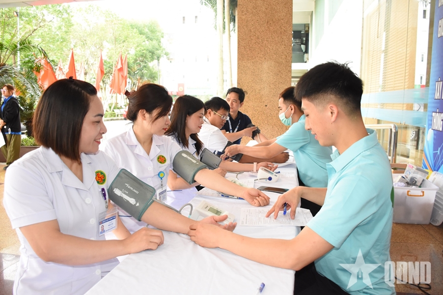 Bệnh viện Qu&acirc;n y 354: Sẻ chia giọt m&aacute;u hồng