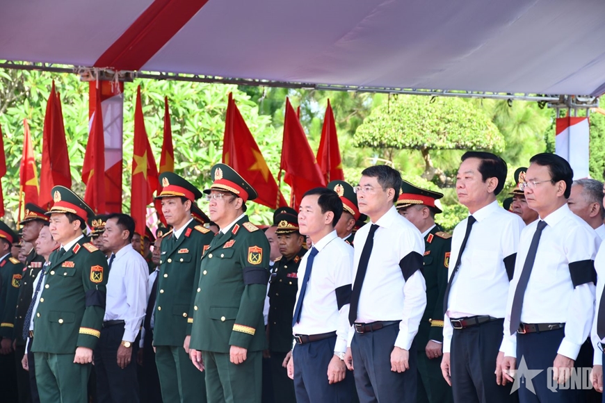 Thủ tướng L&ecirc; Minh Hưng dự Lễ truy điệu v&agrave; an t&aacute;ng h&agrave;i cốt liệt sĩ tại Quảng Trị