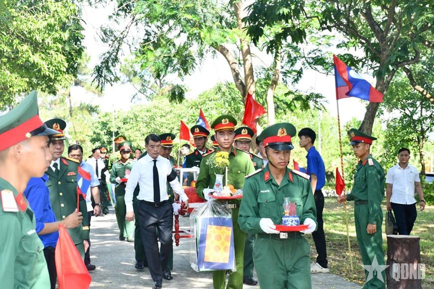 Thủ tướng L&ecirc; Minh Hưng dự Lễ truy điệu v&agrave; an t&aacute;ng h&agrave;i cốt liệt sĩ tại Quảng Trị