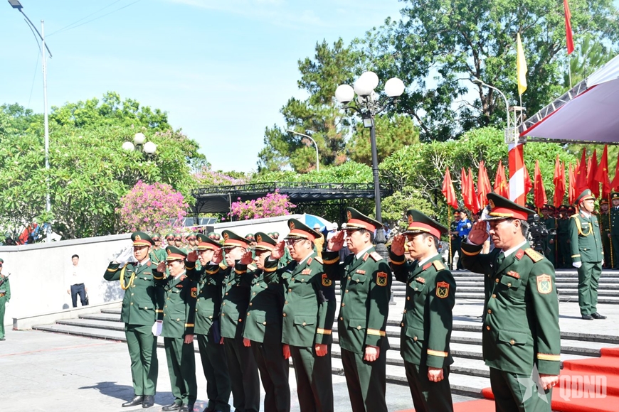 Thủ tướng L&ecirc; Minh Hưng dự Lễ truy điệu v&agrave; an t&aacute;ng h&agrave;i cốt liệt sĩ tại Quảng Trị
