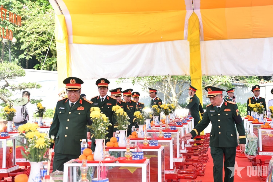 Thủ tướng L&ecirc; Minh Hưng dự Lễ truy điệu v&agrave; an t&aacute;ng h&agrave;i cốt liệt sĩ tại Quảng Trị