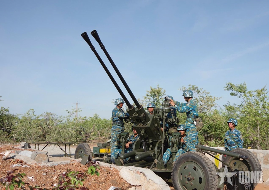 Sư đoàn 377 diễn tập chỉ huy - tham mưu 1 bên, 1 cấp trên bản đồ có một phần thực binh