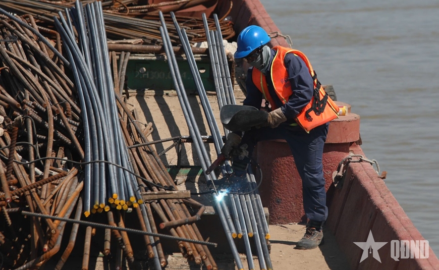 Tăng tốc thi công cầu Trần Hưng Đạo
