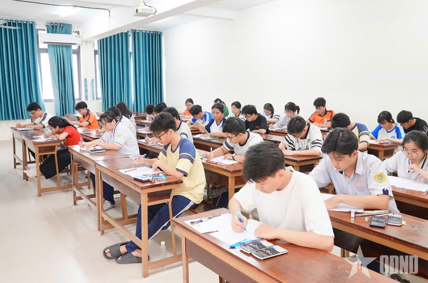Đại học Quốc gia TP Hồ Ch&iacute; Minh lập kỷ lục số lượng th&iacute; sinh dự thi đ&aacute;nh gi&aacute; năng lực