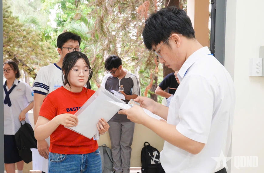 Đại học Quốc gia TP Hồ Ch&iacute; Minh lập kỷ lục số lượng th&iacute; sinh dự thi đ&aacute;nh gi&aacute; năng lực