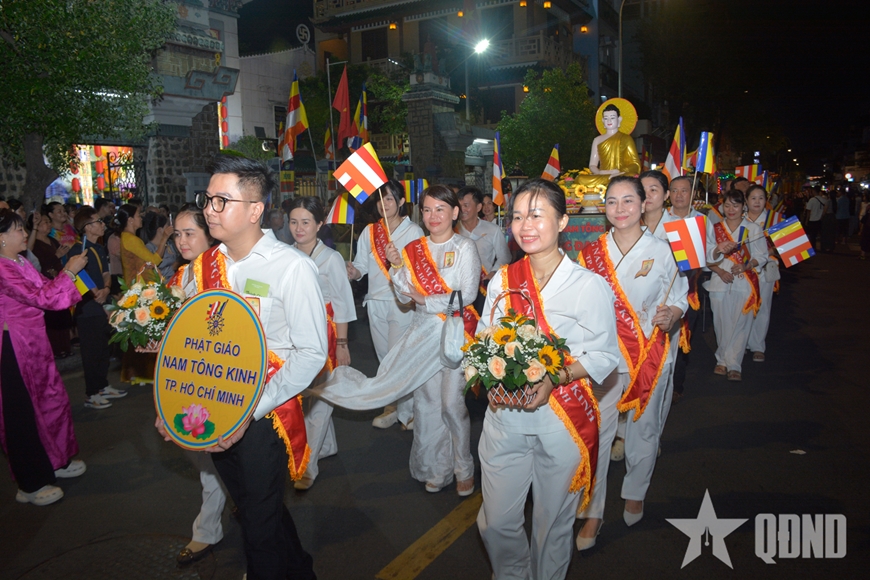 TP Hồ Ch&iacute; Minh: Lễ rước kiệu hoa mừng Đại lễ Phật đản