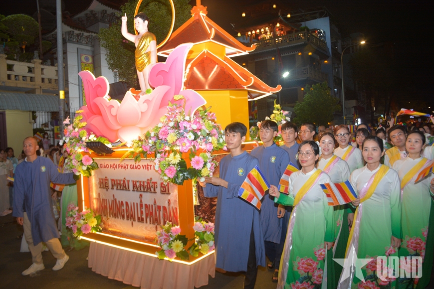 TP Hồ Ch&iacute; Minh: Lễ rước kiệu hoa mừng Đại lễ Phật đản