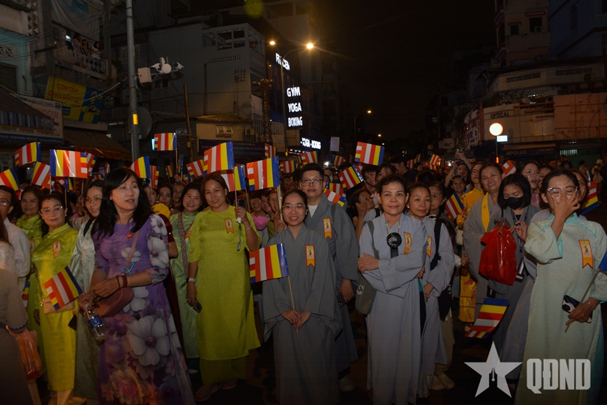 TP Hồ Ch&iacute; Minh: Lễ rước kiệu hoa mừng Đại lễ Phật đản