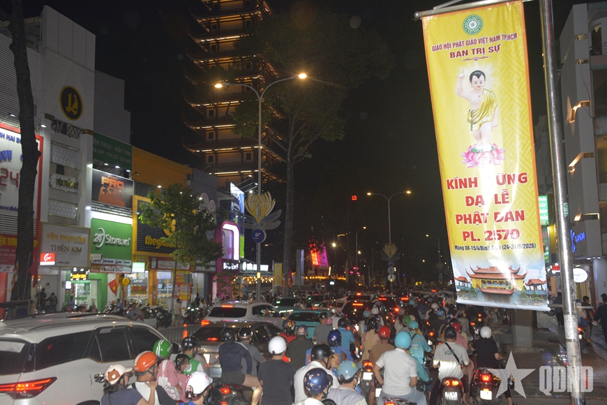 TP Hồ Ch&iacute; Minh: Lễ rước kiệu hoa mừng Đại lễ Phật đản