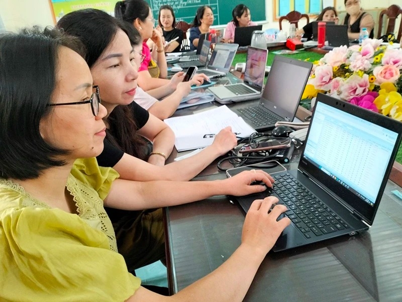 X&acirc;y dựng quy định về quản l&yacute; v&agrave; sử dụng học bạ số