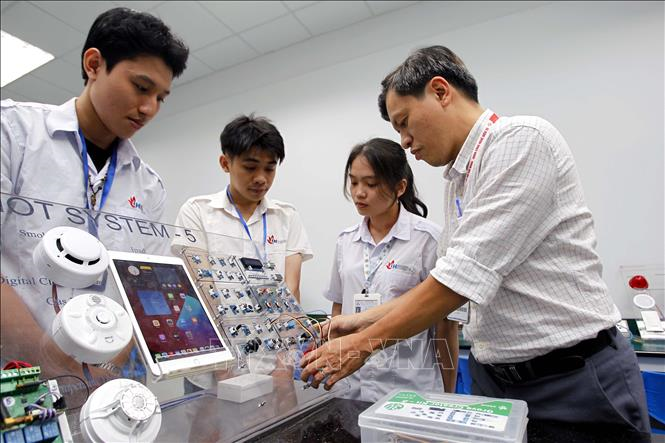 Hướng dẫn về liêm chính khoa học và đạo đức nghề nghiệp trong nghiên cứu khoa học 