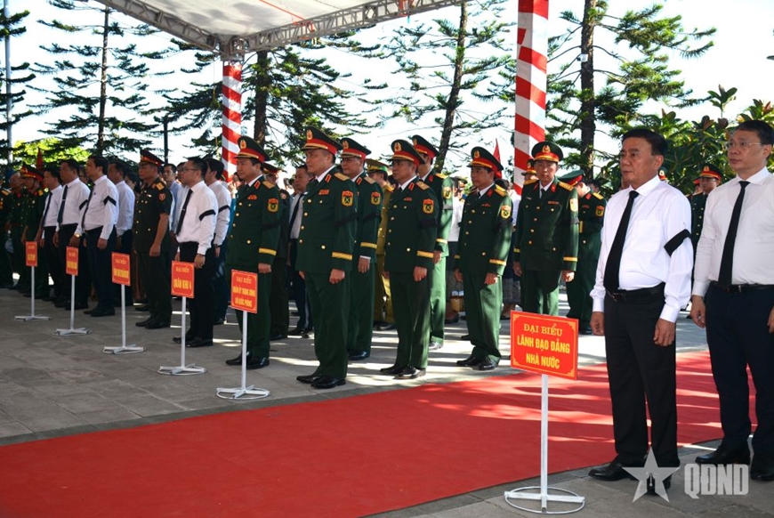Thường trực Ban B&iacute; thư Trần Cẩm T&uacute; dự Lễ truy điệu, an t&aacute;ng h&agrave;i cốt liệt sĩ Qu&acirc;n t&igrave;nh nguyện, chuy&ecirc;n gia Việt Nam hy sinh tại L&agrave;o