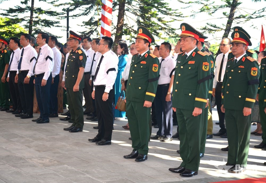 Thường trực Ban B&iacute; thư Trần Cẩm T&uacute; dự Lễ truy điệu, an t&aacute;ng h&agrave;i cốt liệt sĩ Qu&acirc;n t&igrave;nh nguyện, chuy&ecirc;n gia Việt Nam hy sinh tại L&agrave;o