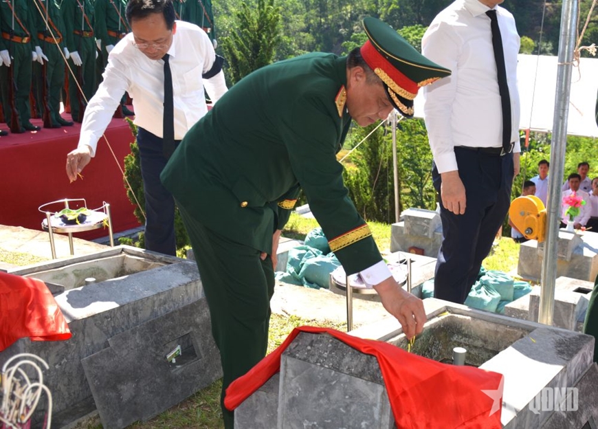 Thường trực Ban B&iacute; thư Trần Cẩm T&uacute; dự Lễ truy điệu, an t&aacute;ng h&agrave;i cốt liệt sĩ Qu&acirc;n t&igrave;nh nguyện, chuy&ecirc;n gia Việt Nam hy sinh tại L&agrave;o