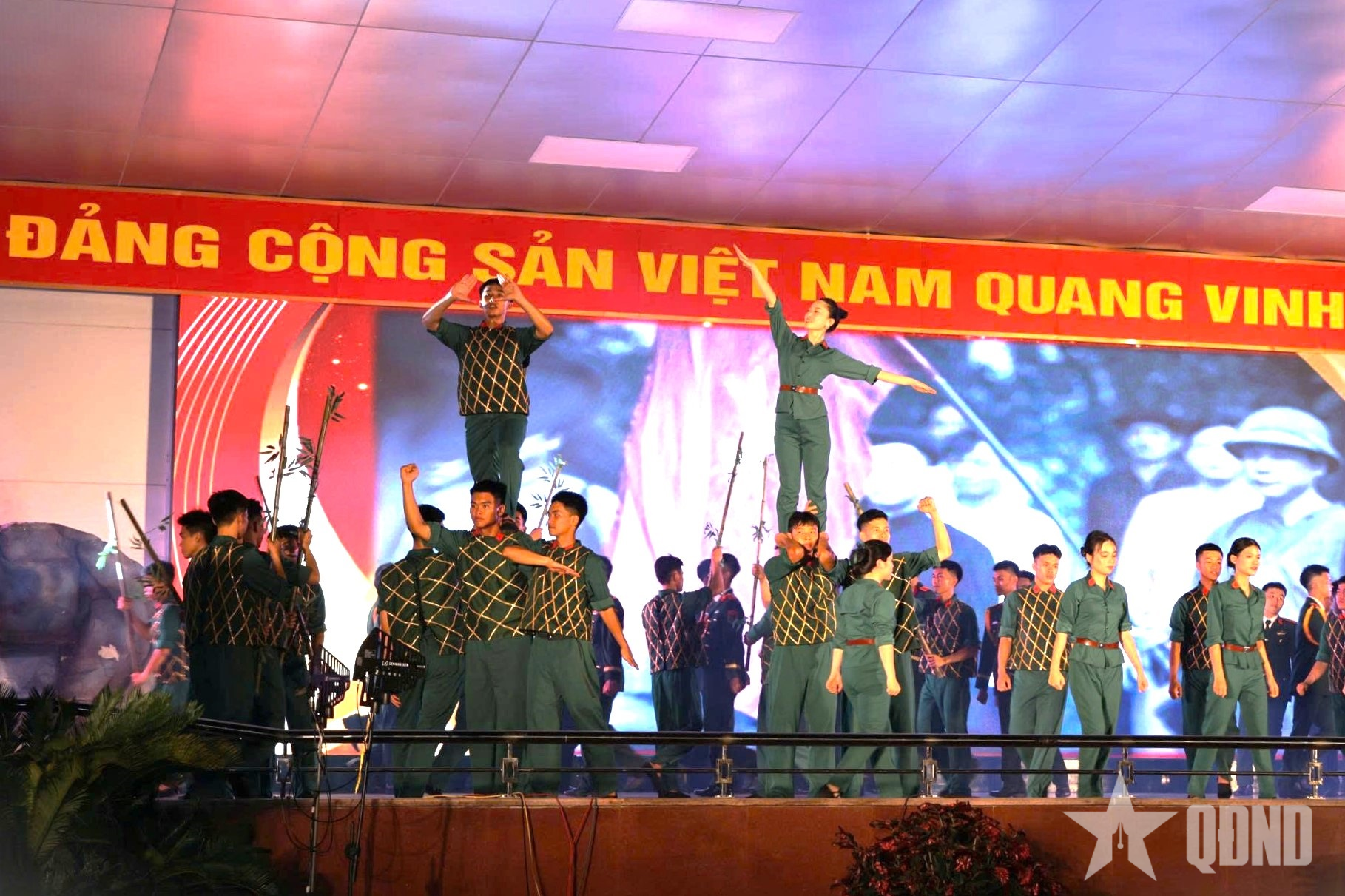 Giao lưu nghệ thuật vinh quang dưới cờ “Trung với nước, hiếu với dân”