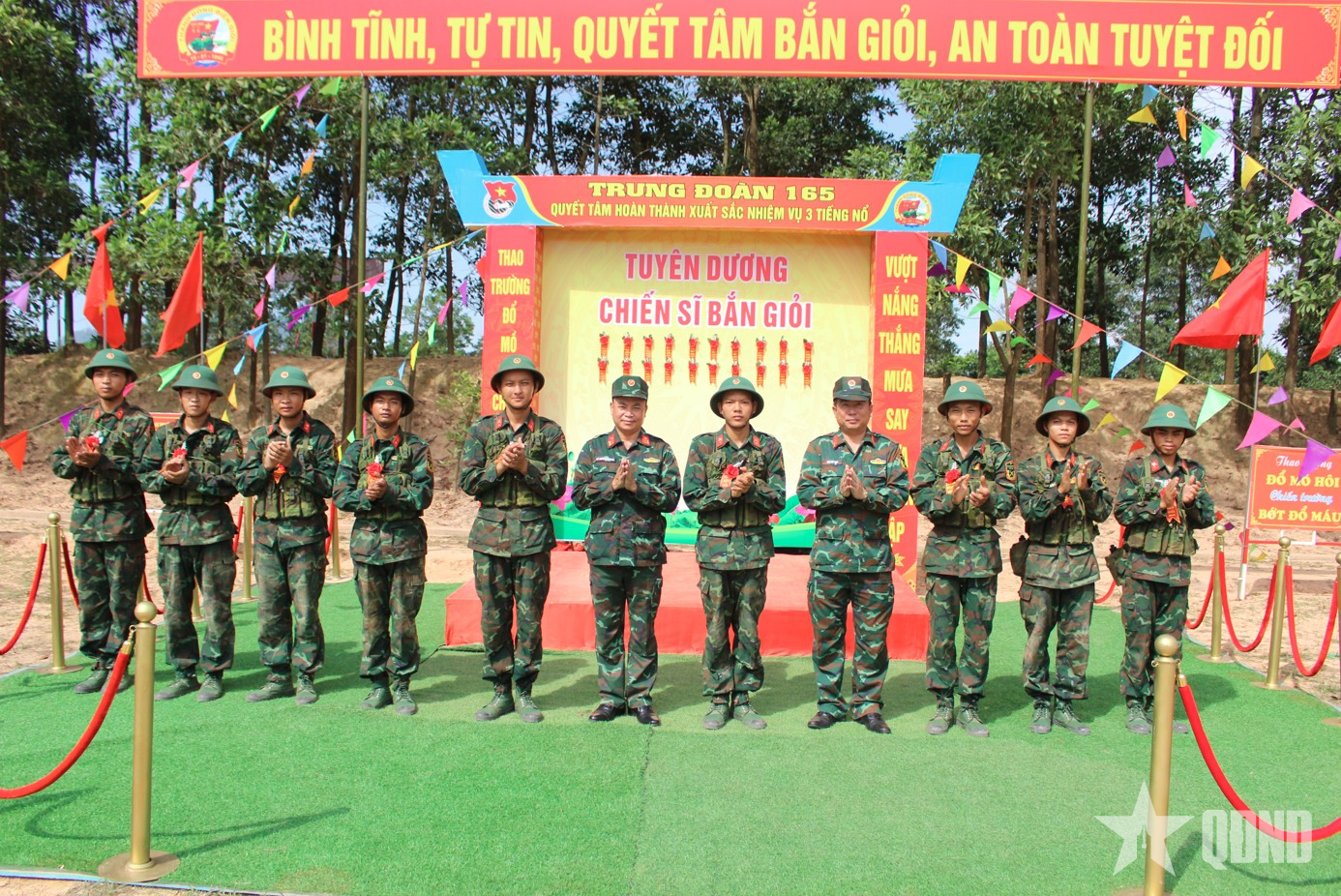 Chiến sĩ mới Trung đoàn 165: Vững vàng hoàn thành kiểm tra “3 tiếng nổ”