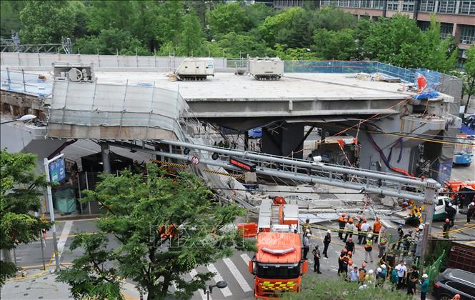 Hàn Quốc: Sập cầu vượt tại thủ đô Seoul, ít nhất 3 người thiệt mạng
