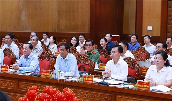Thủ tướng L&ecirc; Minh Hưng: Vĩnh Long phải đổi mới mạnh mẽ m&ocirc; h&igrave;nh tăng trưởng, tạo đột ph&aacute; ph&aacute;t triển