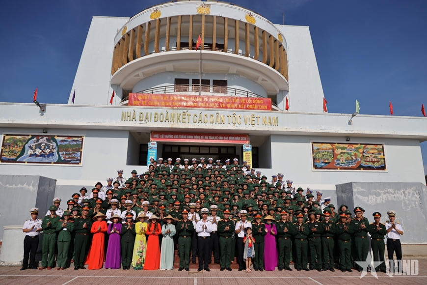 Đoàn công tác số 7 hoàn thành tốt đẹp chuyến thăm, làm việc tại Đặc khu Trường Sa và Nhà giàn DK1