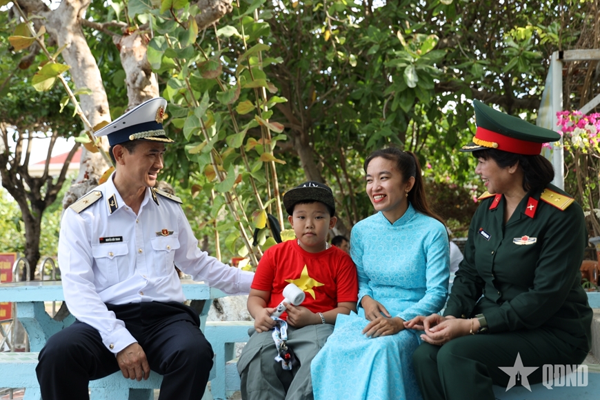 Đoàn công tác số 7 hoàn thành tốt đẹp chuyến thăm, làm việc tại Đặc khu Trường Sa và Nhà giàn DK1