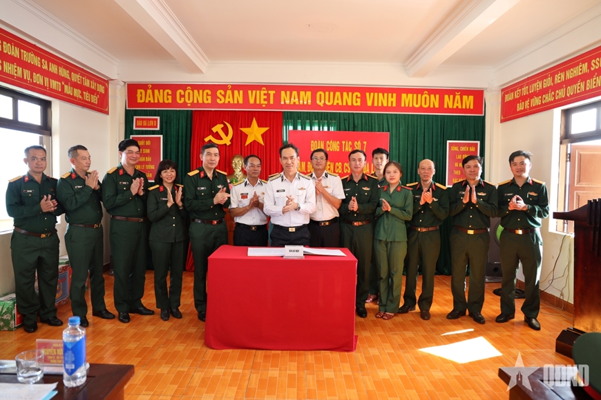 Đoàn công tác số 7 hoàn thành tốt đẹp chuyến thăm, làm việc tại Đặc khu Trường Sa và Nhà giàn DK1