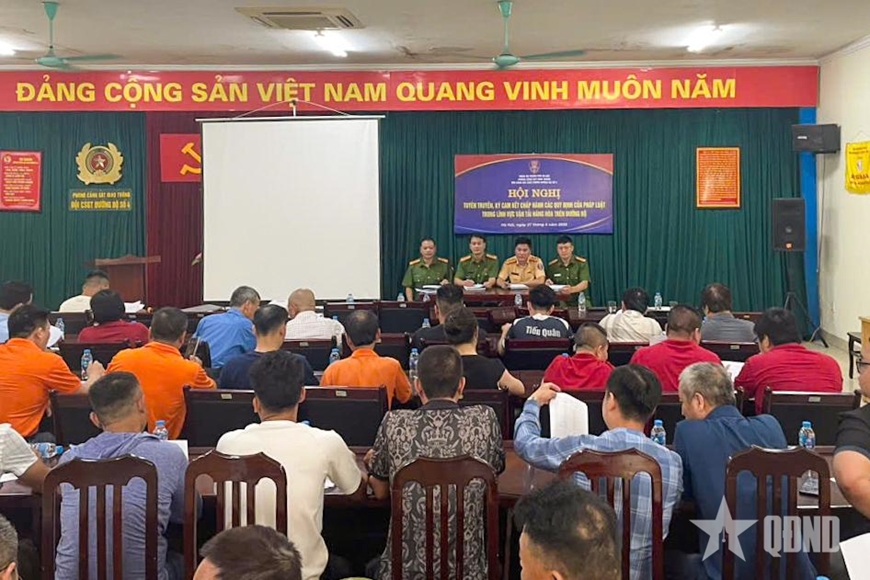 H&agrave; Nội: H&agrave;ng chục doanh nghiệp vận tải k&yacute; cam kết chấp h&agrave;nh nghi&ecirc;m quy định về an to&agrave;n giao th&ocirc;ng